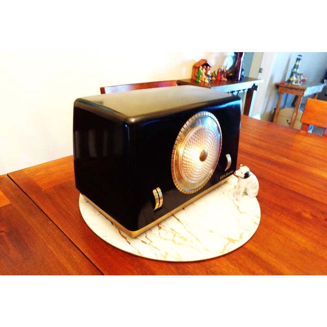 1940s Unique Antique 1948 Rca Victor Bakelite Radio For Sale - Image 5 of 6