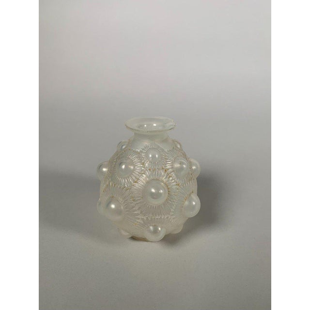 Glass René Lalique vase (1860-1945), "sunflower" model, 1927, Art Nouveau For Sale - Image 7 of 7