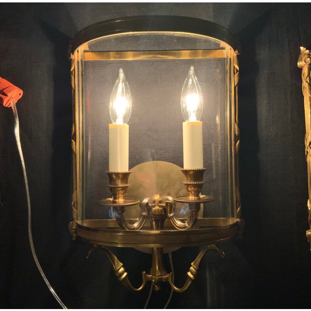 French Pair of Mid 20th Century French Bronze Convex Half Lantern Wall Sconces, Ribbon & Reed For Sale - Image 3 of 9