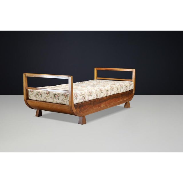 Brown Art Deco Walnut Daybed attributed to Jindřich Halabala, 1930s For Sale - Image 8 of 16