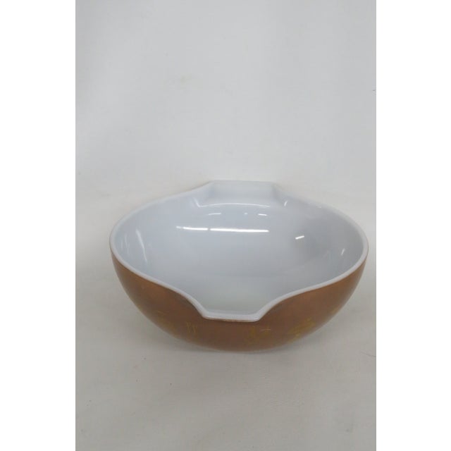 American Mid 20th Century Pyrex Model No 444 Early American 4 Quart Cinderella Mixing Bowl Glass For Sale - Image 3 of 18