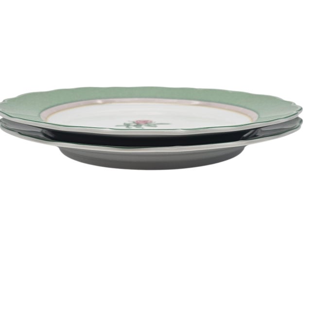 Contemporary Wedgwood English Cottage Mist Dinner Plates, Pair For Sale In San Francisco - Image 6 of 9