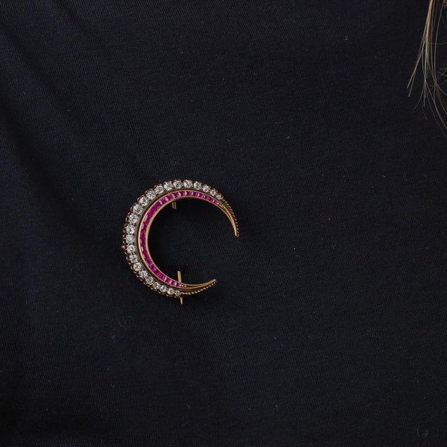Late 19th Century Victorian Old European Cut Diamond Ruby 18k Rose Gold Crescent Brooch For Sale - Image 4 of 5