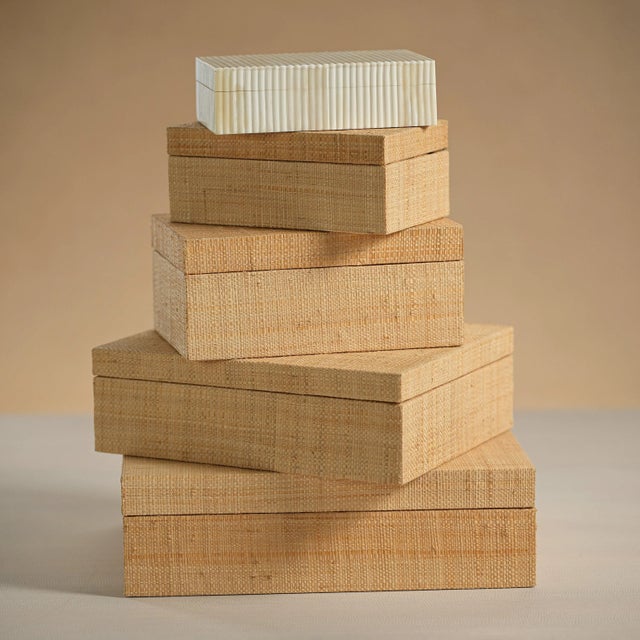 A new wave of accents is here! Handmade by local artisans, this box is woven with 100% natural plant fibers. Sustainable,...