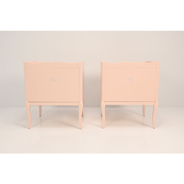 Henredon French Provincial Louis XV Style Pink Lacquered Nightstands, Pair | Newly Refinished For Sale - Image 14 of 15