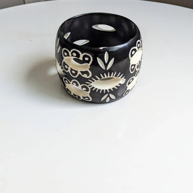 Seller delegated shipping, arrives 4-8 days from purchase. Black and white modernistic 1980's tribal. This is a resin wide...