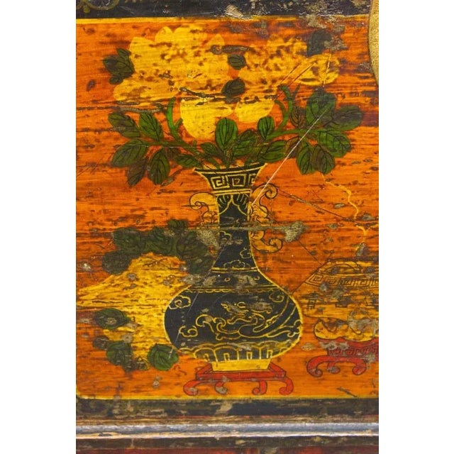 Charming Chinese chest in lacquered wood dating from the end of the 19th / beginning of the 20th century. This trunk is...