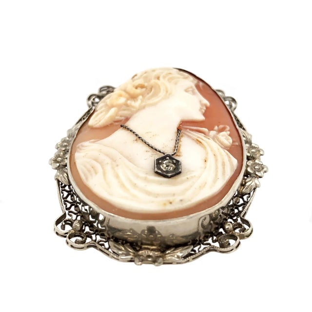 Art Nouveau Art Nouveau White Gold Shell Cameo Pin Pendant For Sale - Image 3 of 3