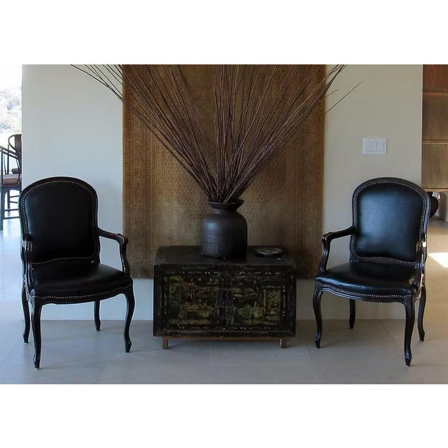 1970s French Louis XV Style Leather Fauteuil Arm Chairs With Leather Upholstery, 2 Pieces For Sale - Image 4 of 9
