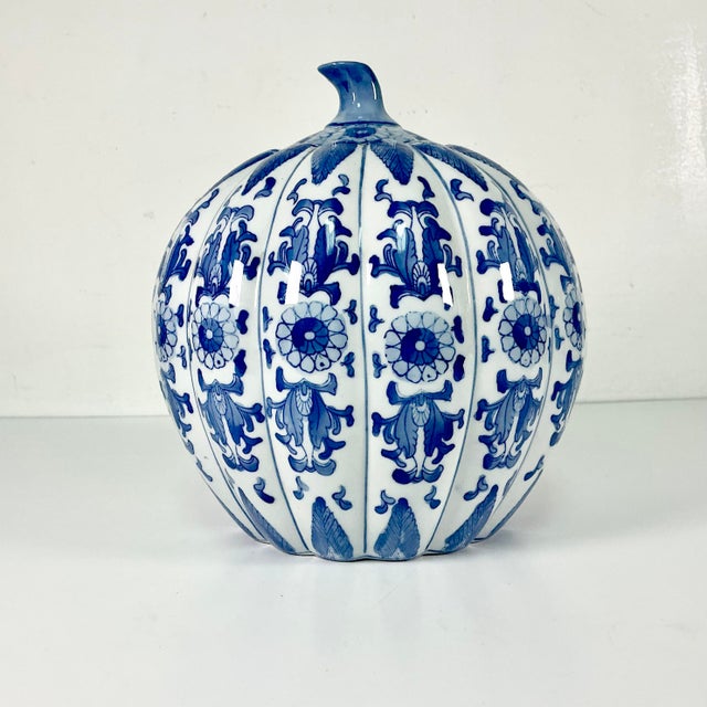 Chinoiserie 1980s Vintage Chinoiserie Boho Chic Hollywood Regency Blue & White Pumpkin, Halloween & Thanksgiving For Sale - Image 3 of 11
