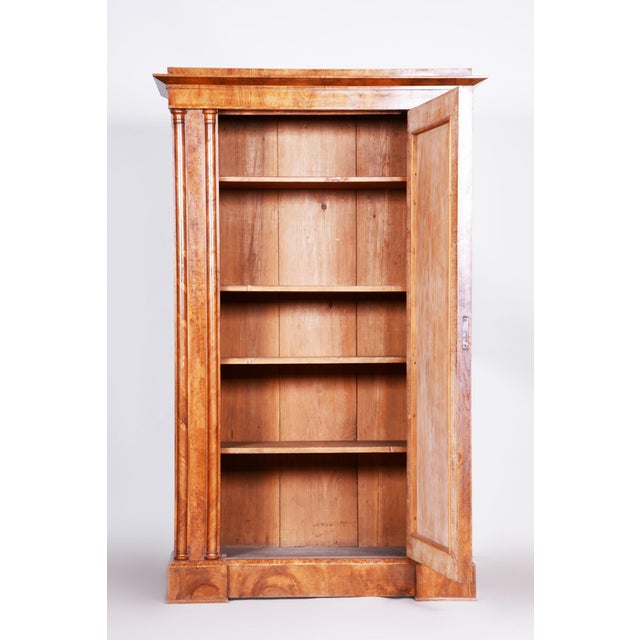Biedermeier Cabinet in Walnut Veneer, Austria, 1840s For Sale - Image 3 of 9