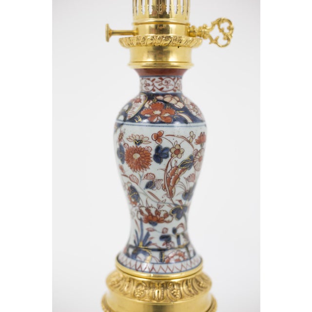 Large Table Lamp in Imari Porcelain and Gilt Bronze, 1880s For Sale - Image 5 of 11