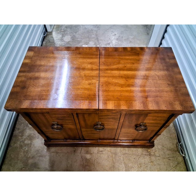 Mid-Century Modern Vintage Heritage Campaign Buffet Credenza | Mid Century Modern Sideboard With Drop-Leaf / Expandable Top | Retro Dining Room Furniture For Sale - Image 3 of 15