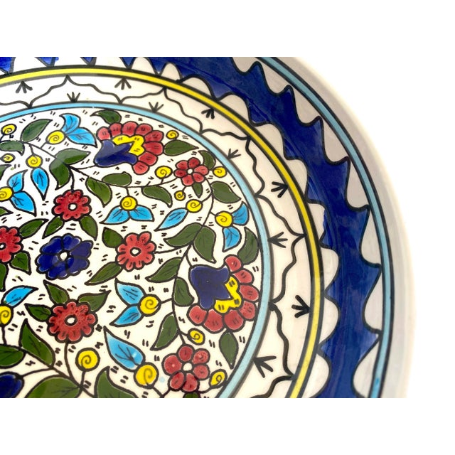 Vintage 1980s Jerusalem Art Pottery Hand Painted Floral Artisan Ceramic Decorative Serving Bowl For Sale - Image 10 of 13