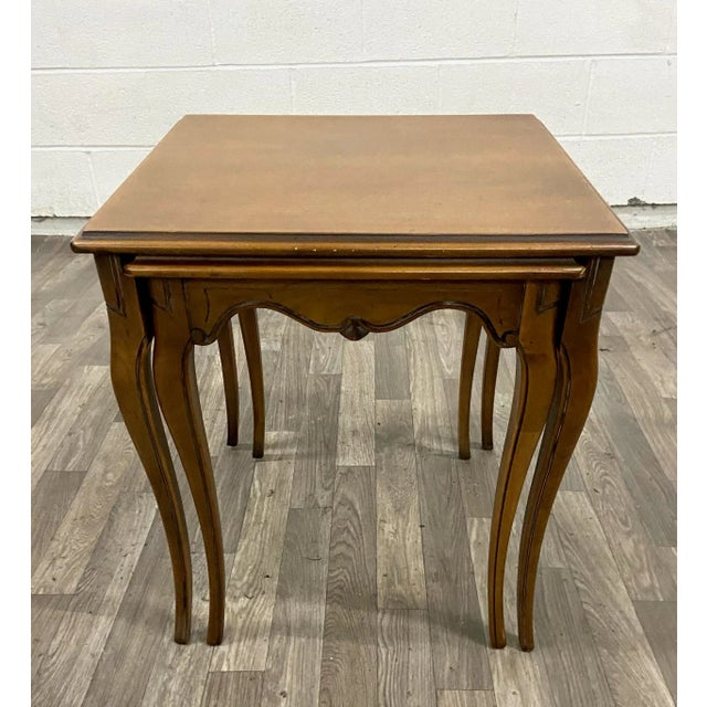 Late 20th Century Vintage Wooden Louis XV Style Nesting Tables by Imperial Furniture - Pair For Sale - Image 5 of 11