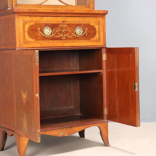 Antique Bookcase in Mahogany with Maple Inlays, 1900s For Sale - Image 10 of 13