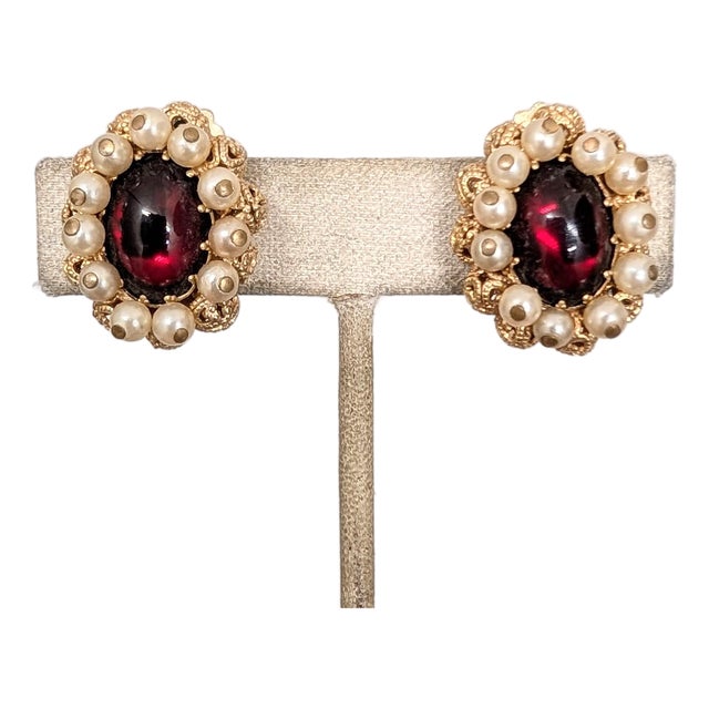 Vintage 1950s Signed Hattie Carnegie Cabochon Faux-Garnet & Faux-Pearl Dangles Clip Earrings-2 Pieces For Sale
