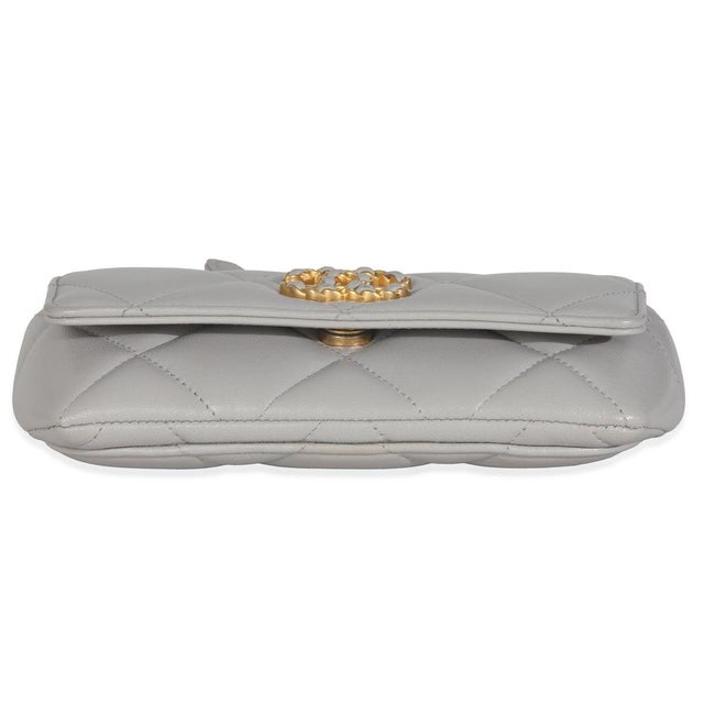 2020s Grey Quilted Lambskin Chanel 19 Sunglasses Case With Chain For Sale - Image 5 of 8