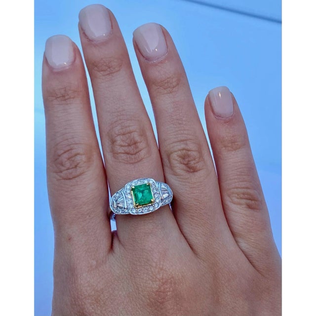 1.88 Carat TW Natural Colombian Emerald Cocktail in 18k White Gold Ring, Size 6 For Sale In Miami - Image 6 of 7