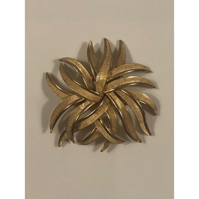 This stunning 1950s Signed Trifari Gold Modernist Sunburst Brooch is a showstopper. The dual matte / shiny finish on this...