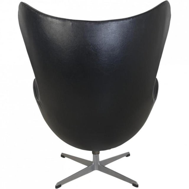 Black Vintage Egg Chair in Black Leather by Arne Jacobsen, 1963 For Sale - Image 8 of 18