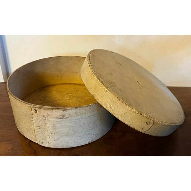 Antique 19th century American Shaker paint decorated wood splint pantry box in cream butter color. Measures 6 3/4"...