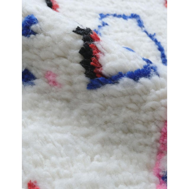 Moroccan Azilal Wool Rug - 8.2 X 4.7 Ft For Sale - Image 9 of 9