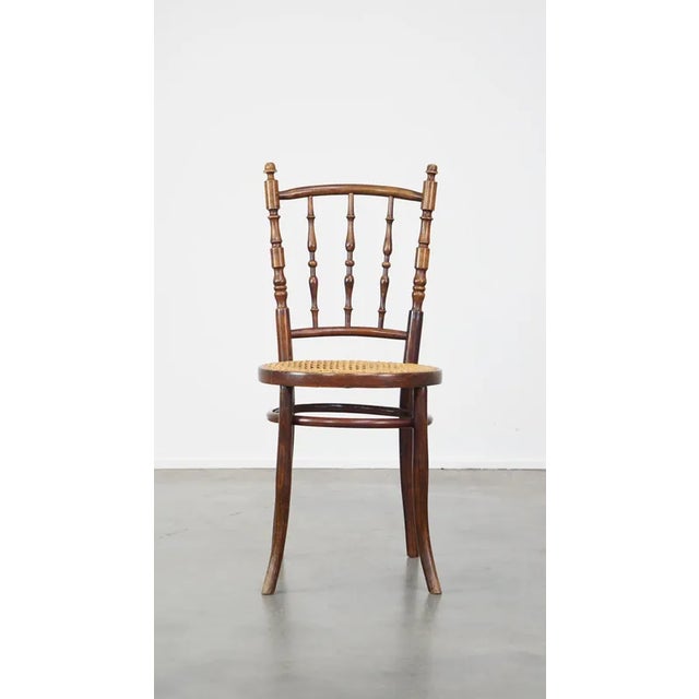 Offered is this charming, very elegant vintage Thonet design dining room/bistro chair. with its charming appearance, this...