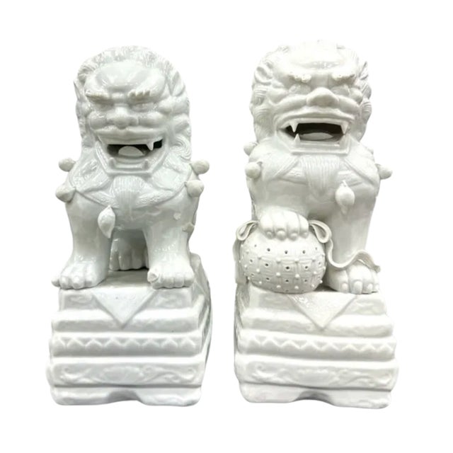 Chinoiserie Pair of White Ceramic Lions For Sale - Image 3 of 4