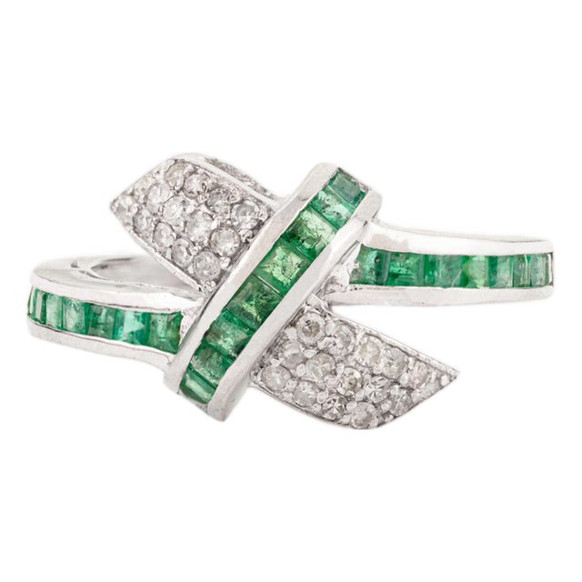 Contemporary 1.1 CTW Emerald Crossline Sterling Silver Ring With Pave Set Diamond - Size 7 For Sale