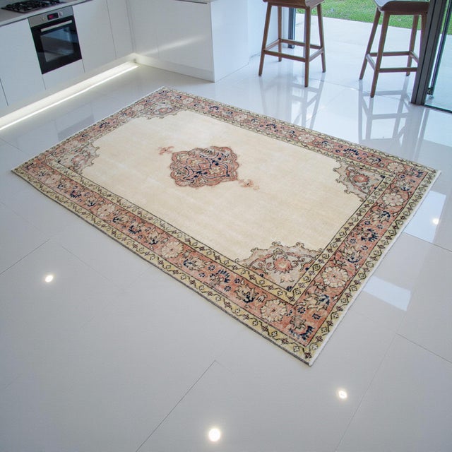 Handwoven in Turkey in the 1970s, this Oushak medallion rug offers timeless craftsmanship and a refined low-pile presence...