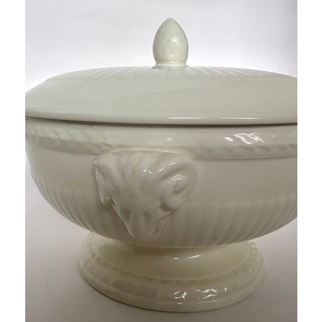 Traditional Wedgwood Creamware Tureen For Sale - Image 3 of 5