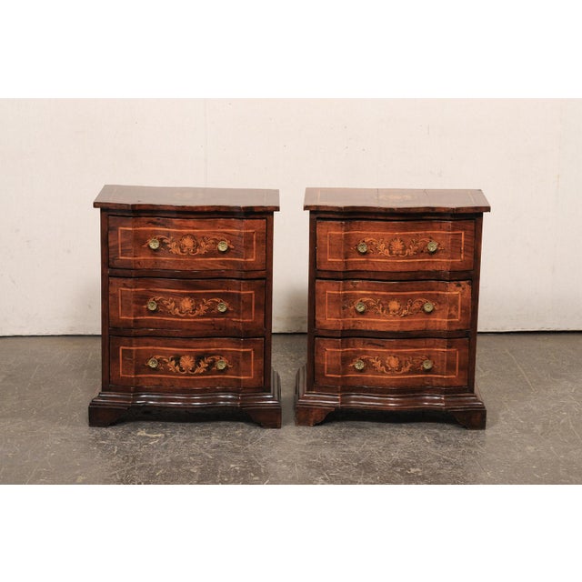 19th Century Pair of Italian Petite Serpentine Commodini, For Sale In Atlanta - Image 6 of 12