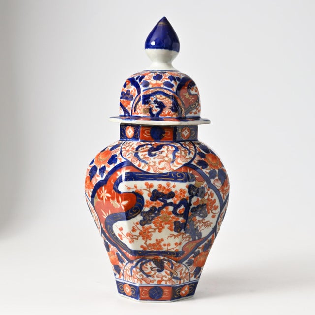 1920s Antique Japanese Imari Porcelain Lidded Vase, 1890s For Sale - Image 5 of 14