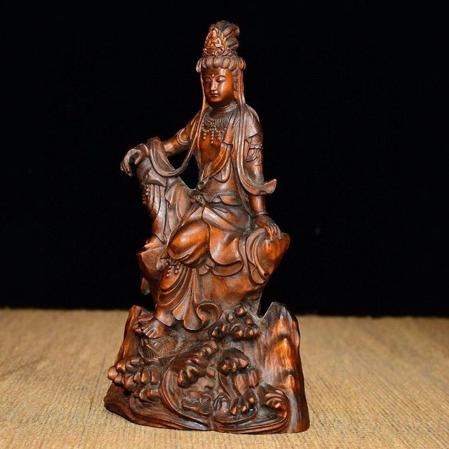 Vintage Chinese Boxwood Carving of Guanyin (Water-Moon Avalokiteshvara) For Sale In Los Angeles - Image 6 of 9