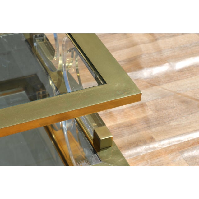 Vintage 1970s Hollywood Regency Brass Lucite & Glass Two-Tier Coffee Table For Sale - Image 17 of 18