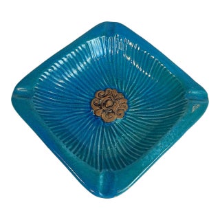 1960s Ugo Zaccagnini Italian Ceramic Ashtray With Floral Medallion in Turquoise Glaze For Sale