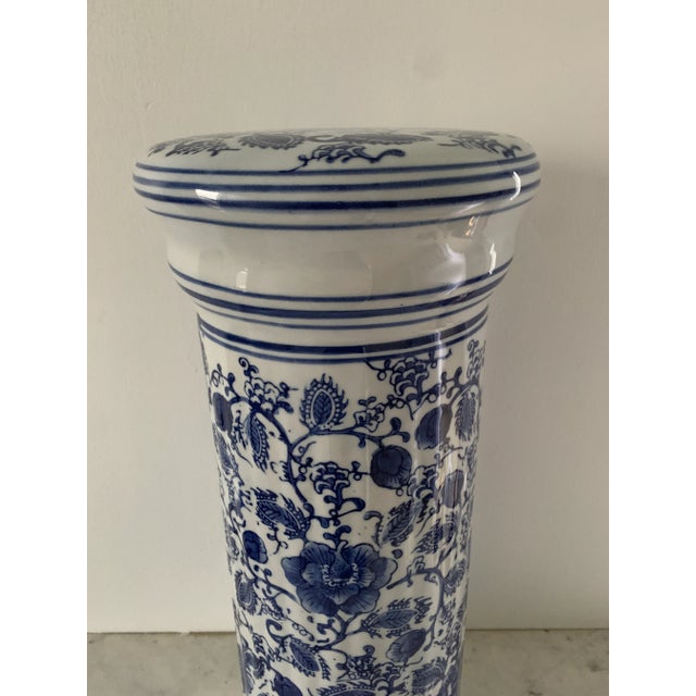 Late 20th Century Chinoiserie Blue and White Porcelain Garden Stool For Sale - Image 5 of 10