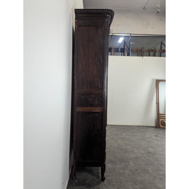 Mottled Mahogany Chest of Drawers in the style of Fécamp For Sale - Image 4 of 14