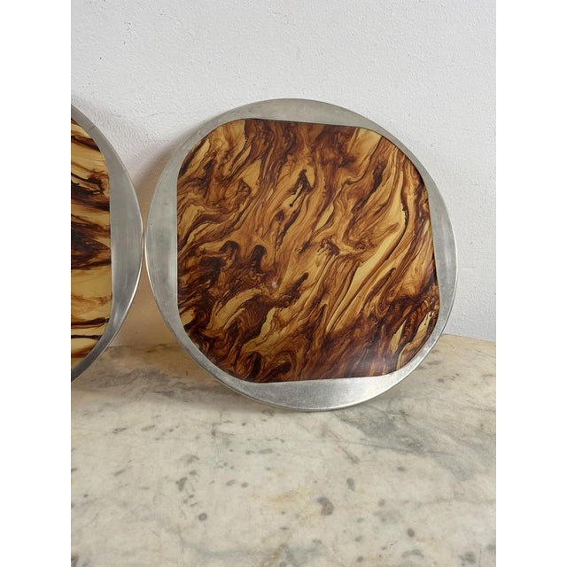 Set of 2 Mid-century Italian lucite trays, 1960s Metal edge, diameter 37 cm. Good condition.