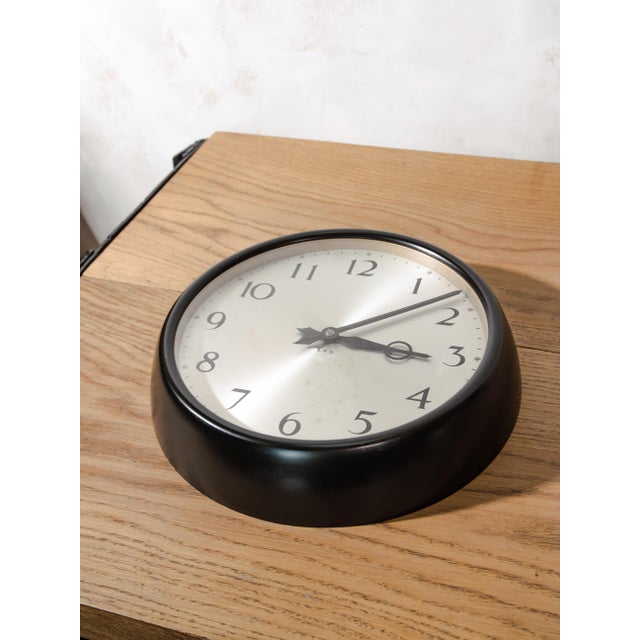 Bakelite Synchronome Wall Clock with Gold Bezel for GPO, England, 1960s For Sale - Image 3 of 14