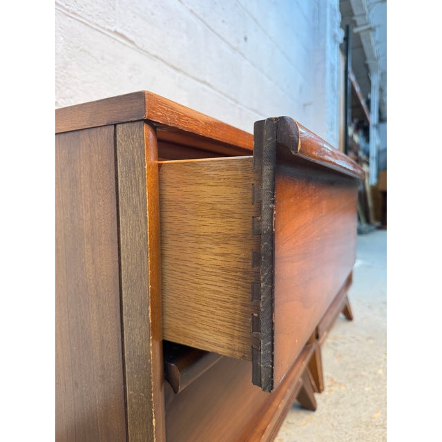 Mid-Century "Distinction" Walnut Night-Stands by Unagusta, Pair For Sale - Image 12 of 17