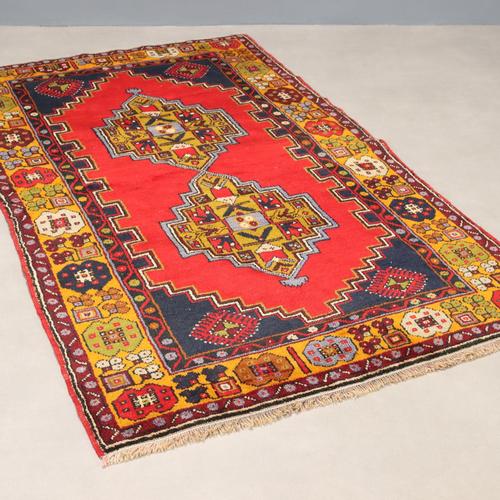 Mudjur Rug in Wool, Türkiye For Sale - Image 9 of 9