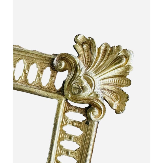 1900 - 1909 French 19th Century Louis XVI Ormolu Frame With a Crest For Sale - Image 5 of 12