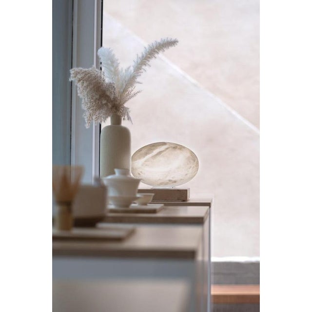Large Wireless Oval Table Lamp by United Alabaster For Sale - Image 4 of 7