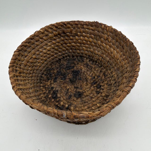 Antique Pennsylvania Coiled Rye Straw Basket, 19th Century, Lancaster County For Sale - Image 12 of 13