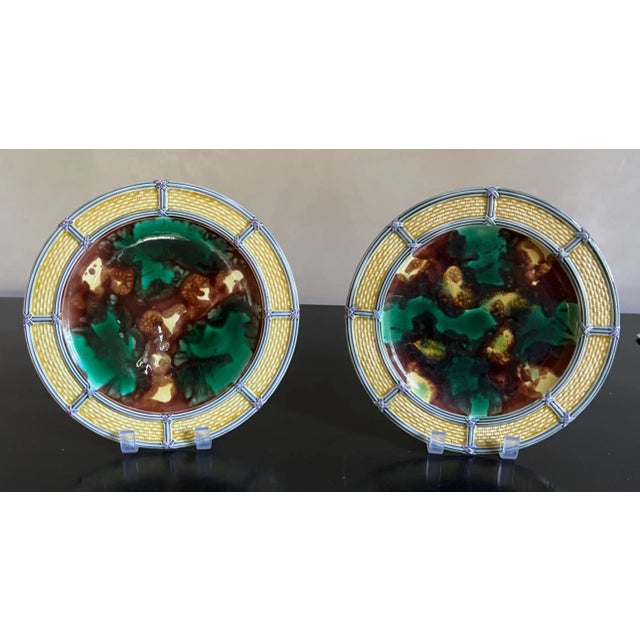 19th Century Wedgwood Majolica Plate With Basketweave Rim For Sale In San Francisco - Image 6 of 11