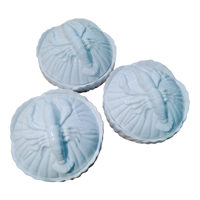 White Ceramic Coastal Lobster/ Clam Shell Fitz and Floyd Style Designed Serving Bowls With Lids Set of 3 For Sale