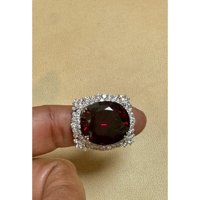 25 Carat Cushion Shape Rhodolite Garnet and 5.8 Carat Diamond Ring 18 Karat Gold For Sale - Image 4 of 18