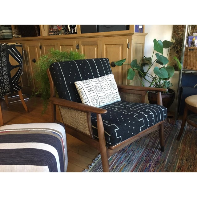 African Mali "Mudcloth" Bogolanfini Pillow, White/Black Lumbar 12" X 16" For Sale - Image 4 of 6